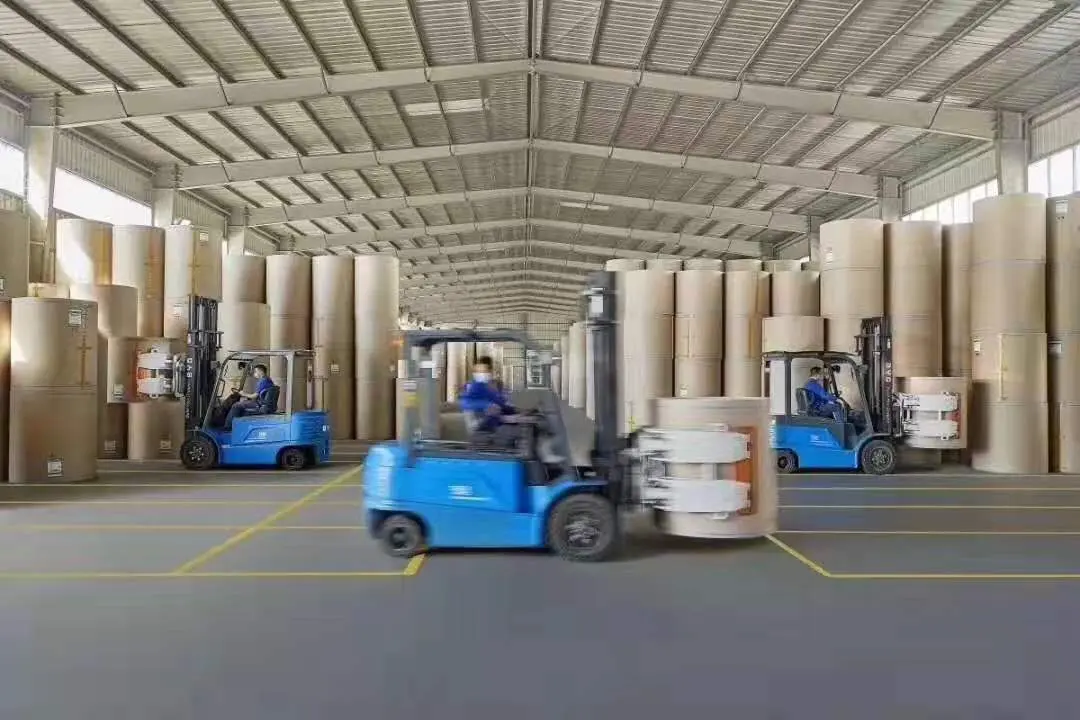 So sánh xe nâng điện BYD pin Lithium và ắc quy chì