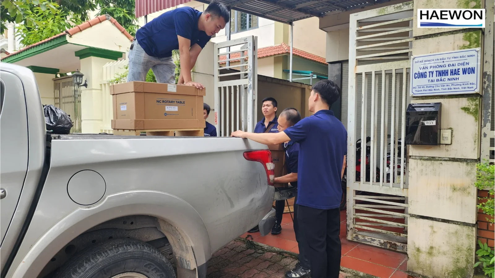 máy bơm dầu bôi trơn CNC