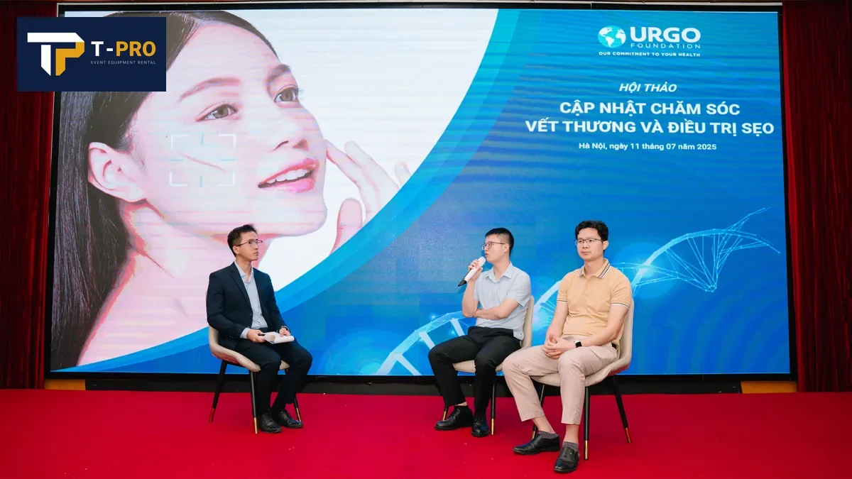 Phi&ecirc;n tọa đ&agrave;m chuy&ecirc;n gia tại hội thảo chăm s&oacute;c vết thương URGO