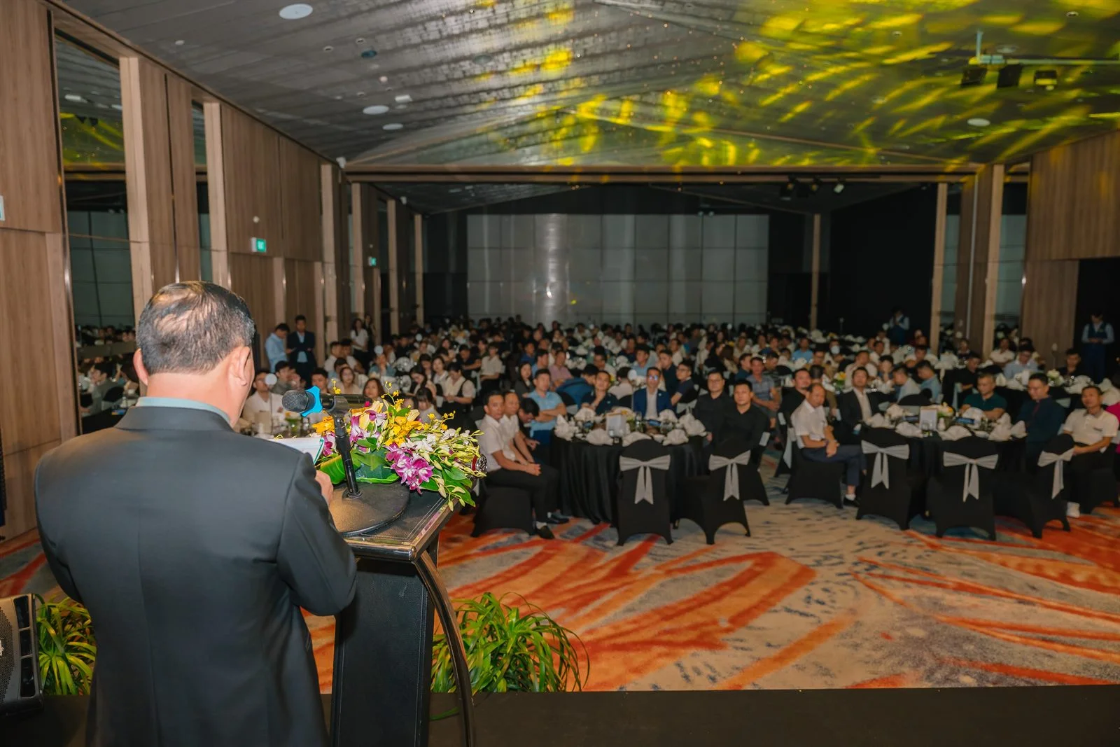 Góc nhìn từ sân khấu xuống khán phòng hội nghị Vinaditek Hạnh Linh