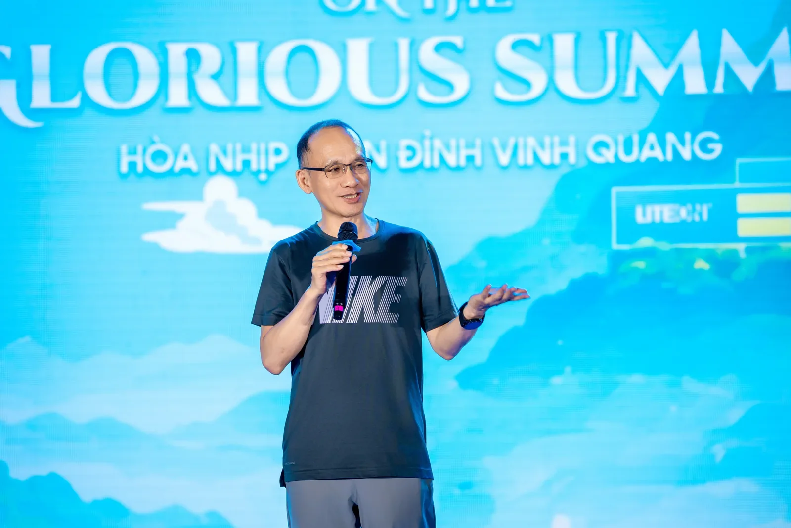 Phần chia sẻ trên sân khấu LITEON 1 Family Glorious Summit