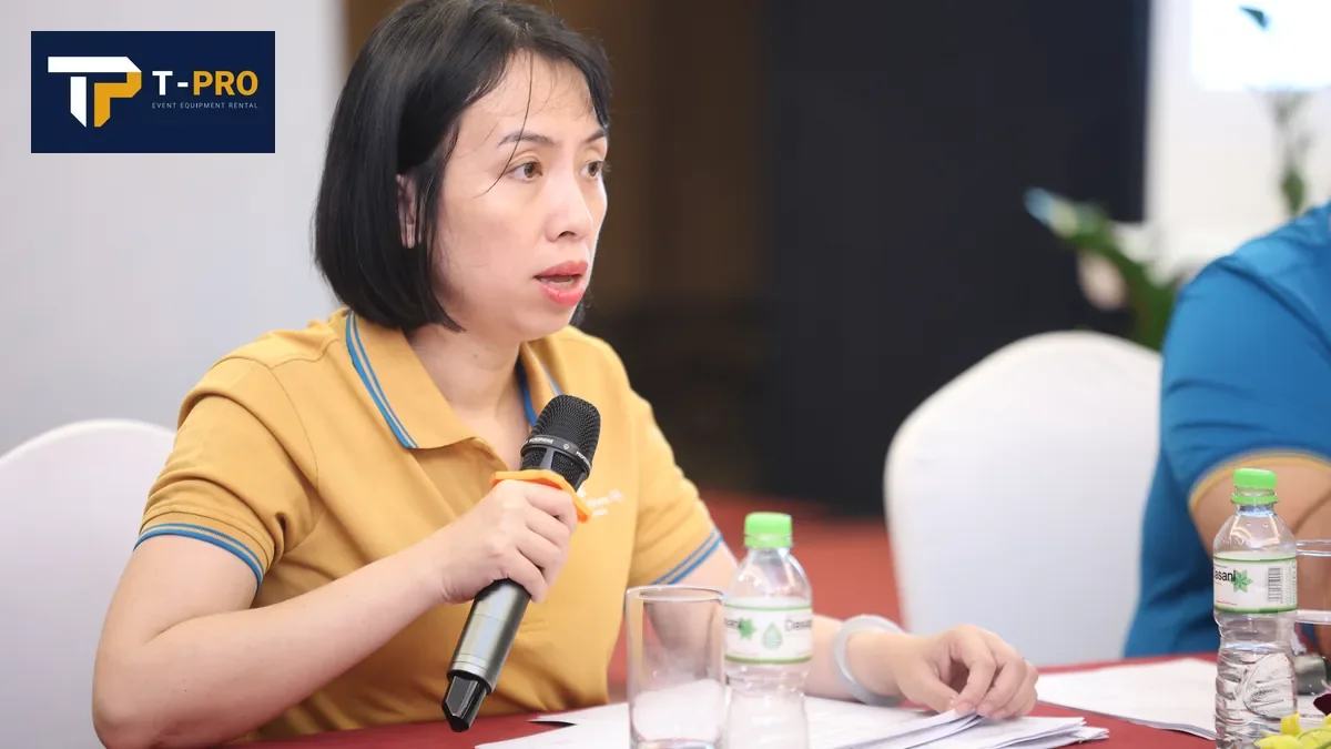 L&agrave;m việc với t&ograve;a nh&agrave; về hậu cần