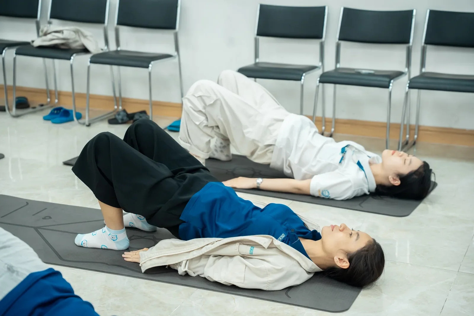 Bài tập thư giãn cơ thể trong chương trình yoga
