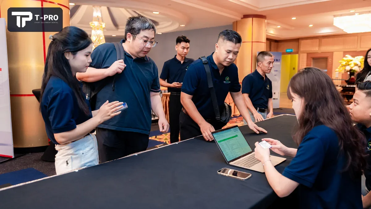 Khu vực check-in cho sự kiện doanh nghiệp quy mô nhỏ