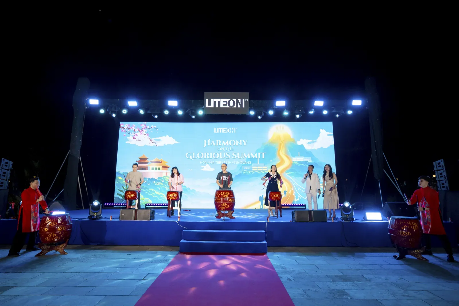 Tiết mục biểu diễn trên sân khấu LITEON 1 Family Glorious Summit
