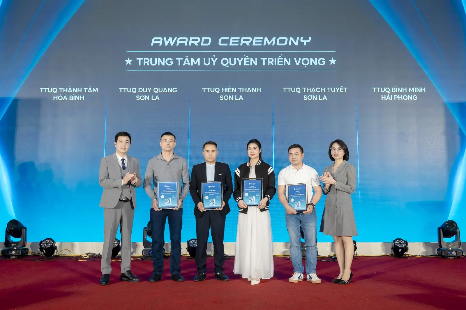 Lễ trao thưởng tr&ecirc;n s&acirc;n khấu Hội nghị bảo h&agrave;nh Casper miền Bắc