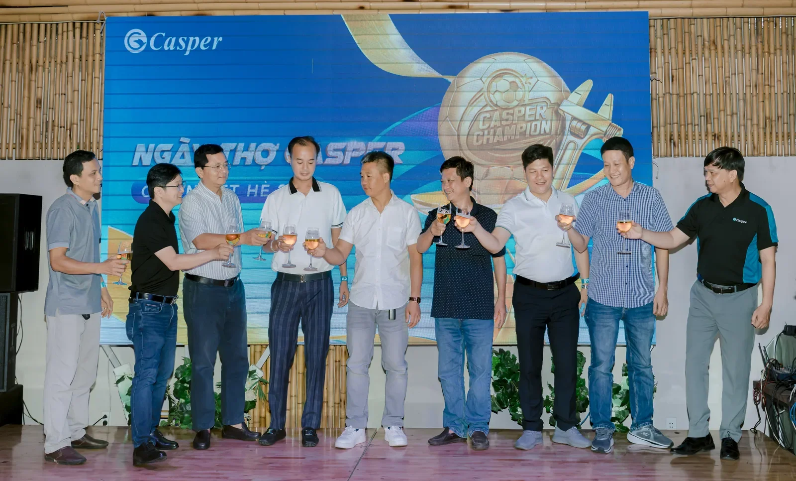 Ảnh tập thể chương tr&igrave;nh Ng&agrave;y Thợ Casper tại B&igrave;nh Dương