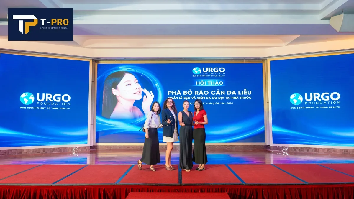 S&acirc;n khấu, nội dung tr&igrave;nh chiếu v&agrave; tiết mục