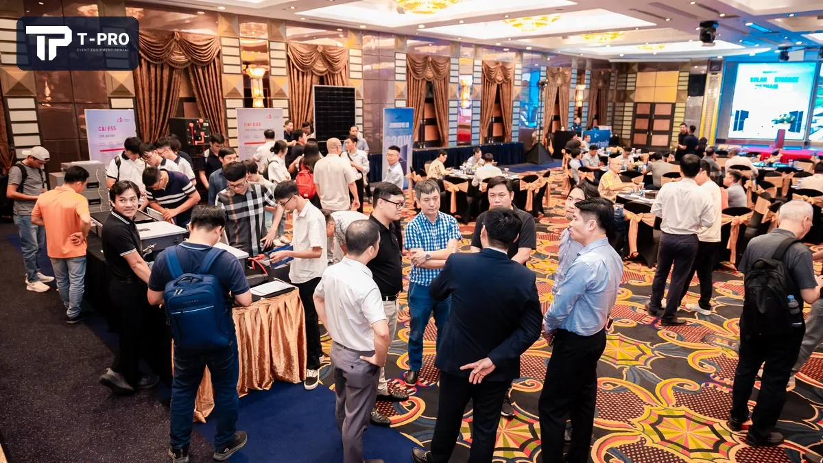 Không gian rộng của workshop và khu vực giao lưu khách mời