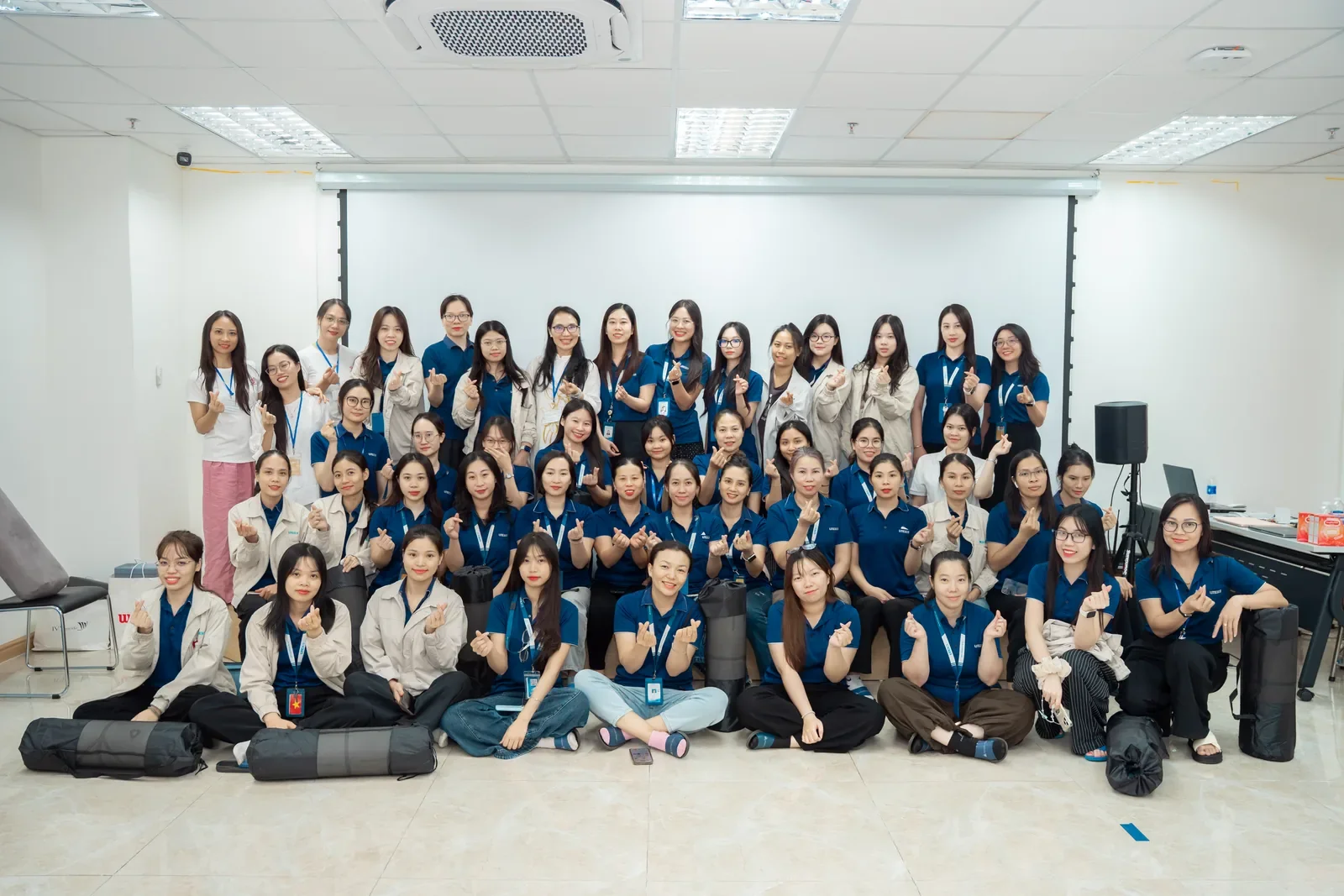 Ảnh tập thể sau Workshop Yoga LITEON 2026