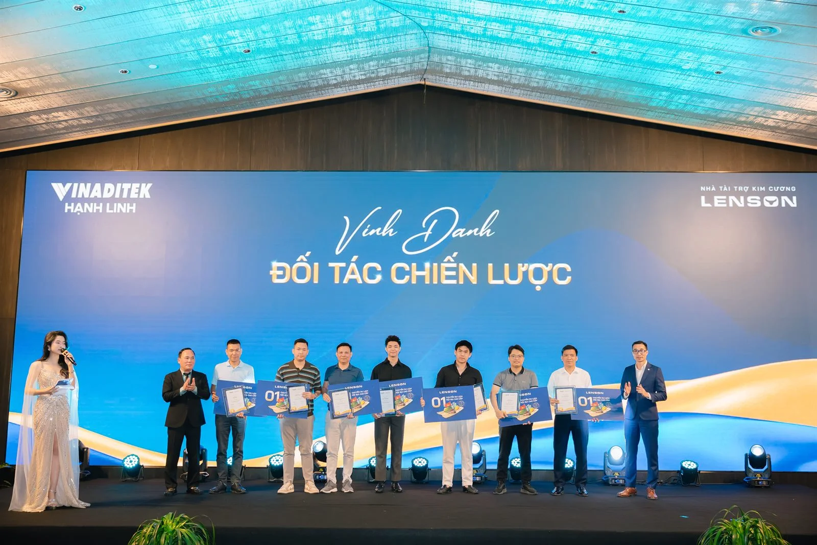 Đối tác chiến lược được vinh danh tại hội nghị NPP Vinaditek Hạnh Linh