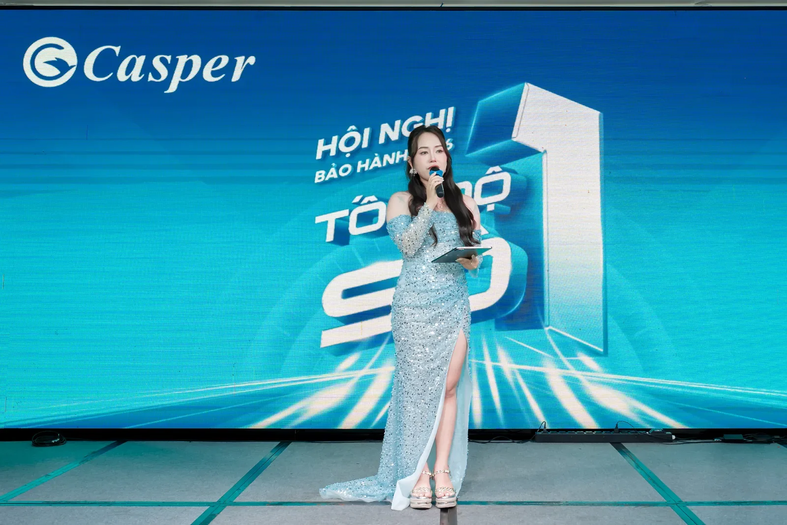 To&agrave;n cảnh m&agrave;n h&igrave;nh LED của Hội nghị bảo h&agrave;nh Casper 2026